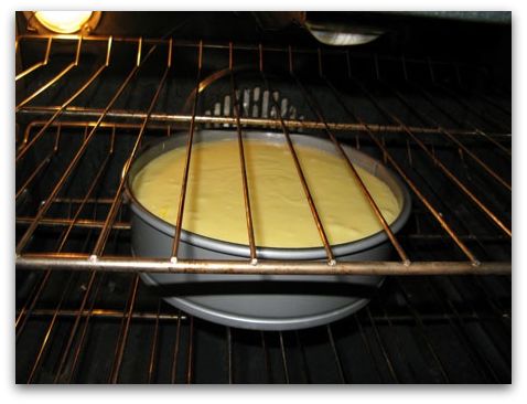 cheesecake-without-cracks cheesecake in oven