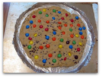 giant chocolate chip cookie cake