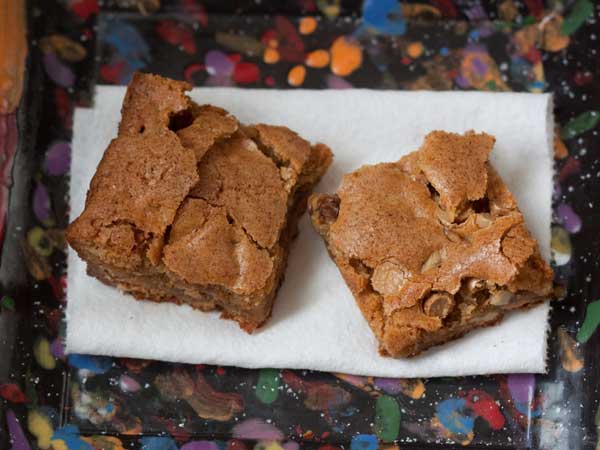 macadamia blondies