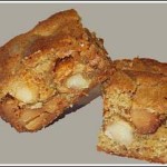 macadamia blondies