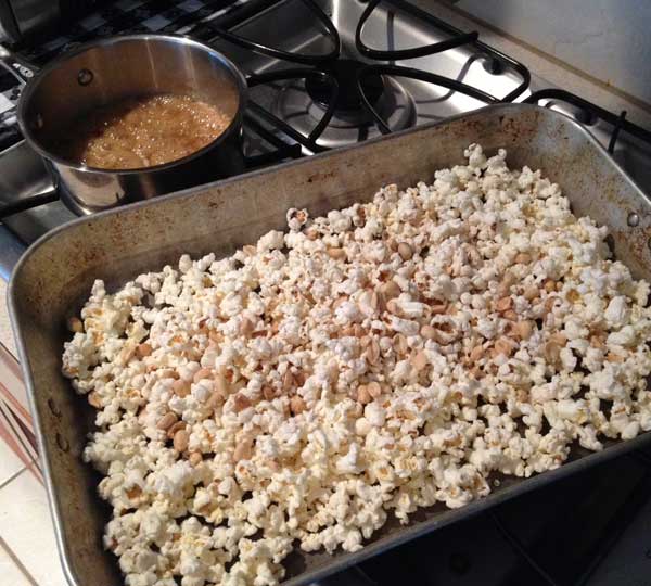 Easy Caramel Corn