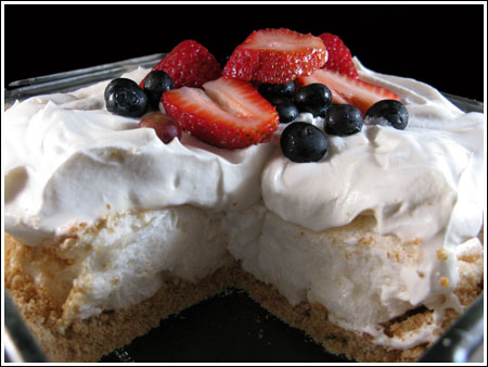 meringue berry dessert