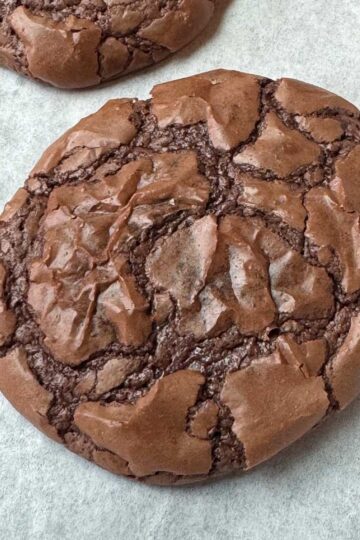 Soft and fudgy brownie cookies recipe with melted chocolate chips and cocoa powder.