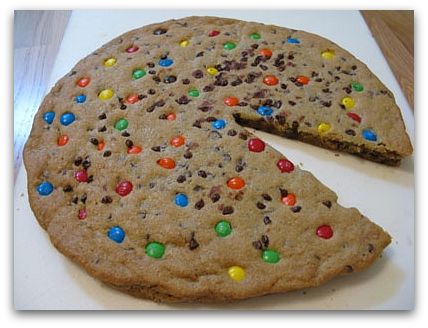 cookie-cake-2 An M&M cookie cake with chocolate chips just crying out for some frosting.