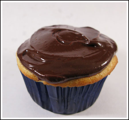 cupcake-1 dark chocolate frosting