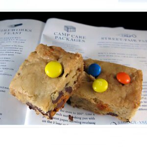 Pretzel Blondes with potato chips and M&Ms recipe adapted from Food & Wine