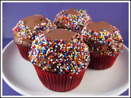 chocolate sour cream cupcakes