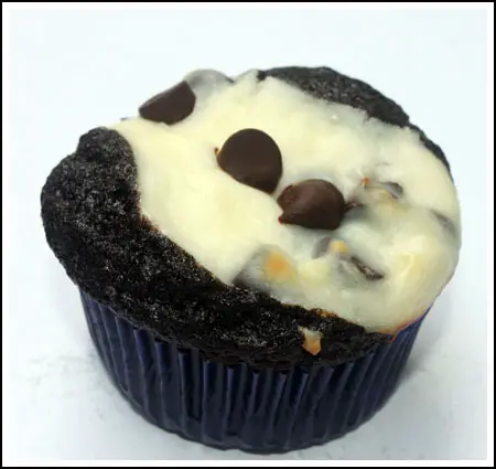 ultimate-black-bottom-cupcake