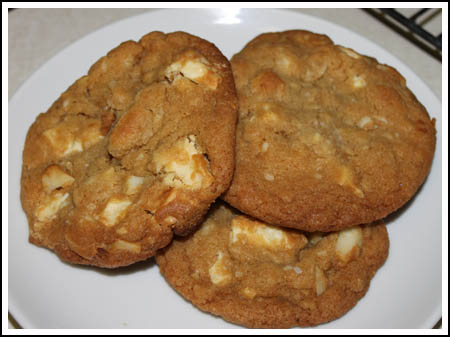 Macadamia White Chocolate Cookies