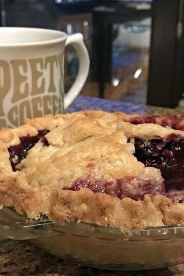Basic Blueberry Pie recipe that calls for cornstarch and fresh blueberries.