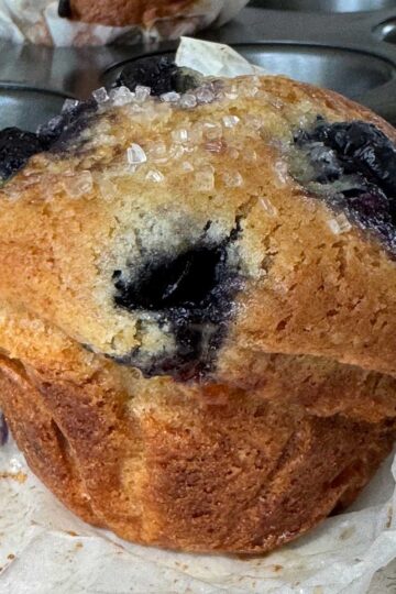 Recipe for fresh blueberry muffins which also works well with frozen blueberries.