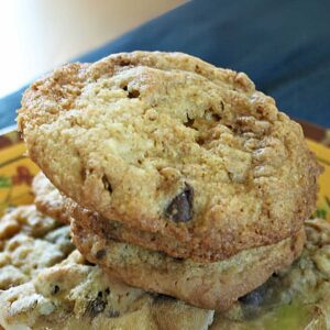 Buttery Granola Chocolate Chip Cookies adapted from Epicurious.