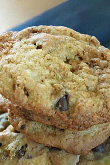 Buttery Granola Chocolate Chip Cookies adapted from Epicurious.