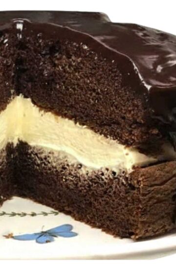 An easy Luby's inspired chocolate Boston Cream Pie.
