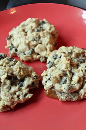 A recipe for thick oatmeal cookies made with currants and chopped Skor Bars.