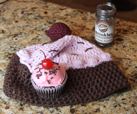 cupcakehat3 Dutch chocolate cupcakes