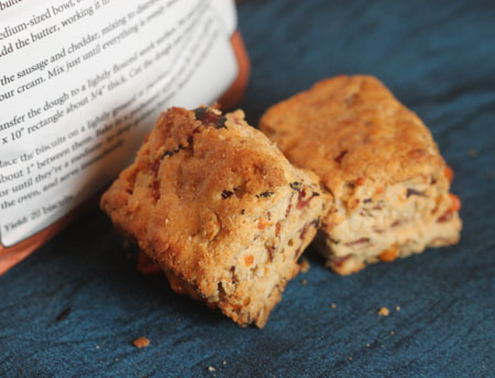 wholewheatbiscuits2 Ham & Cheddar Biscuits with White Whole Wheat Flour