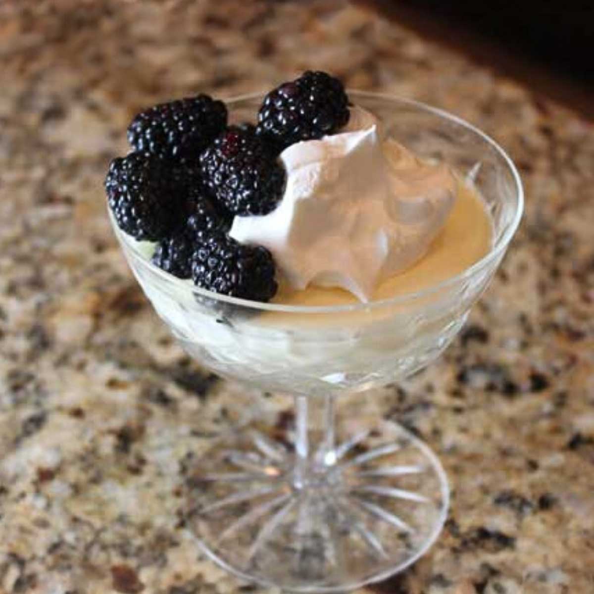 lemon-mousse Easy lemon mousse recipe with plain gelatin and whipping cream.