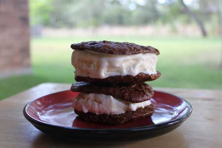 chocolate-banana-ice-cream- chocolate banana ice cream sandwich