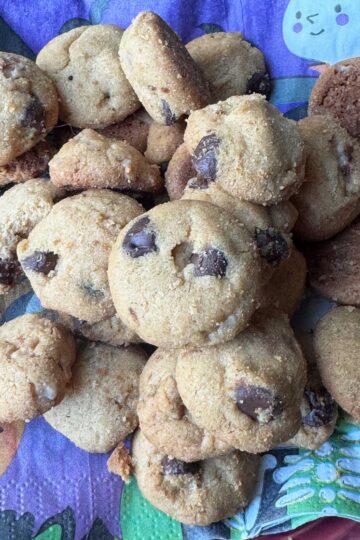 Mini chocolate chip peanut butter cookies