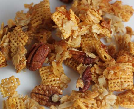 granola made with H.E.B. Honey Nut Squares or Honey Nut Chex