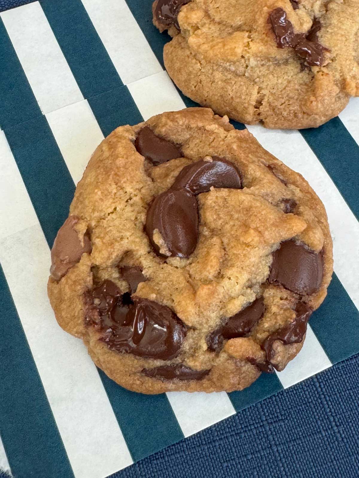 vegan-chocolate-chip-cookie Vegan Chocolate Chip Cookies recipe that calls for oil and sugar, no eggs.