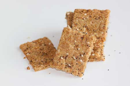 low-carb-crackers flax and garlic crackers