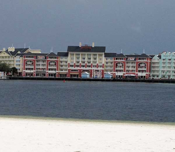 Lanscale picture of Disney Boardwalk prior to 2020. Disney Boardwalk home of the bakery with the browneis.