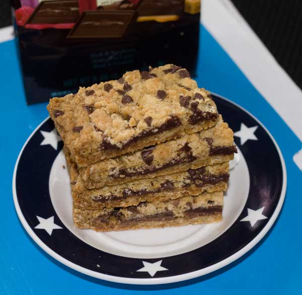 caramel-chocolate-bars Quick and Easy Chocolate Caramel Oat Bars