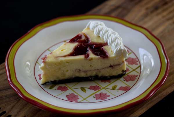 whitechocolateraspberrychee White Chocolate Raspberry Cheesecake