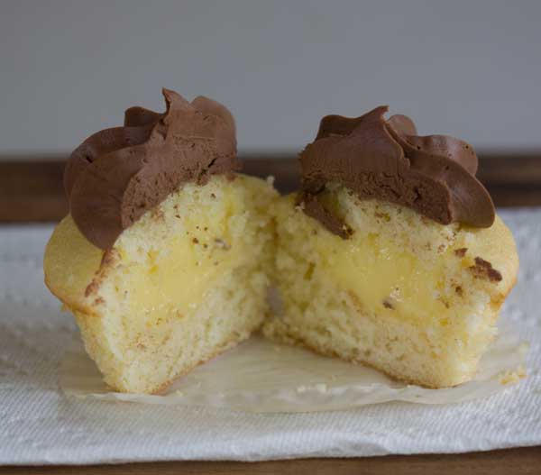 boston-cream-pie-split Split Boston Cream Pie Cupcake