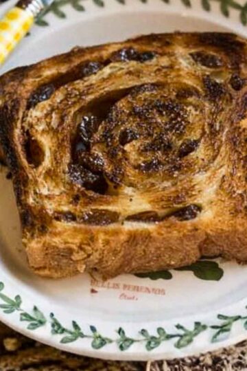 Recipe for raisin bread that can be baked with or without a loaf pan.
