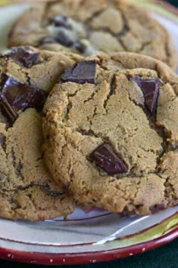 jumbo chewy chocolate chunk molasses cookies