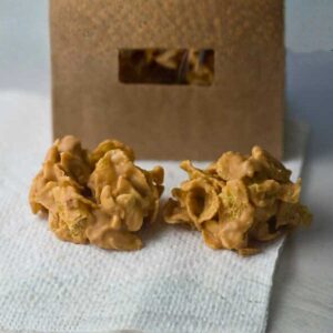 An easy recipe for peanut butter and cashew cornflake candy.