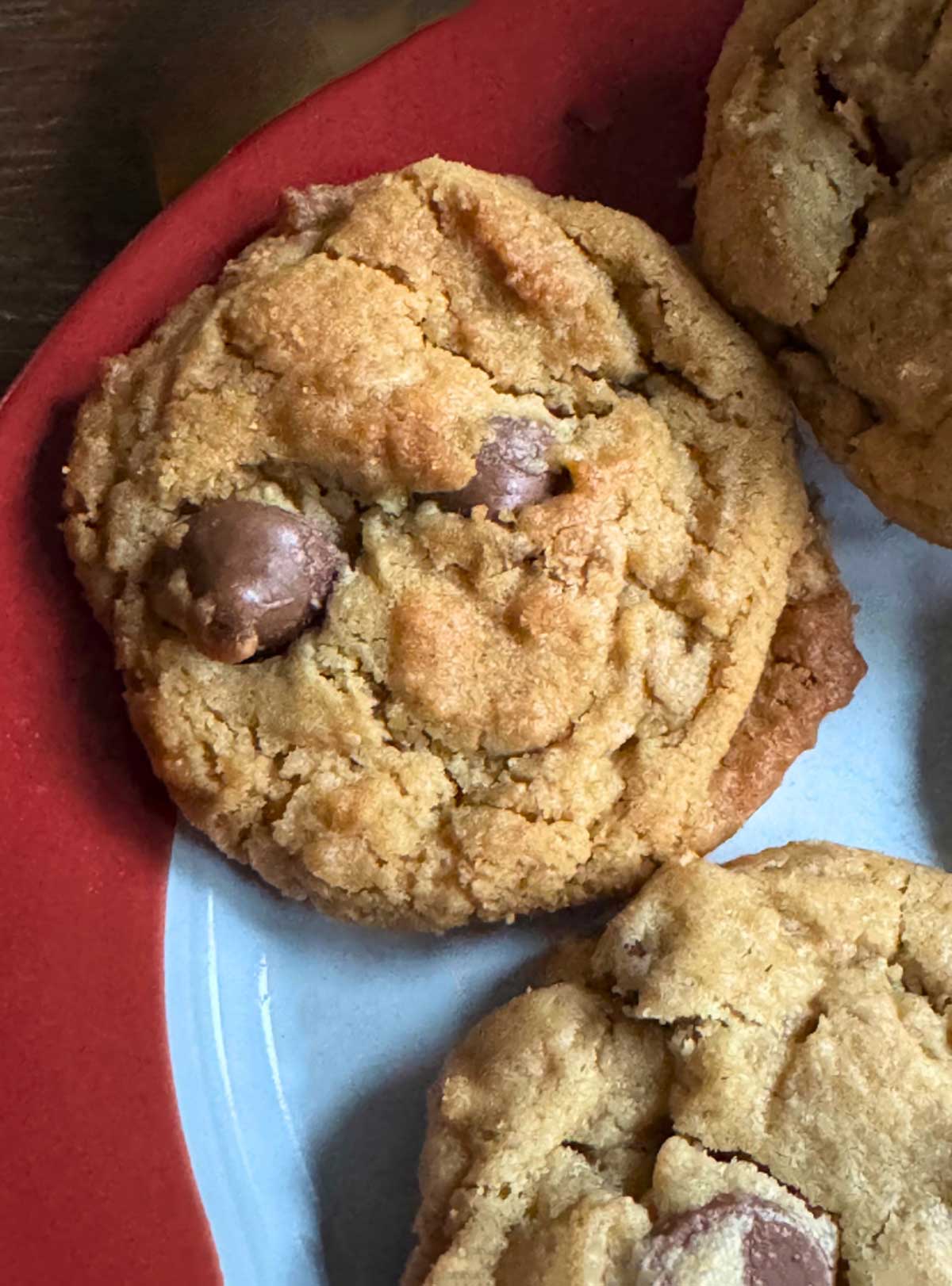 Chippy Peanut Butter Cookies with 2 teaspoons of baking soda and lots of cracks and wrinkles.