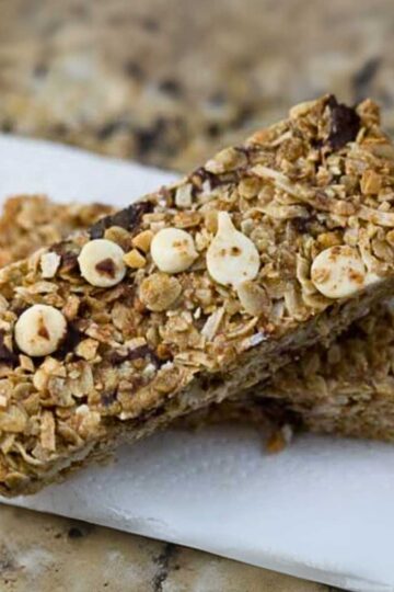 Recipe for chewy granola bars made with peanut butter,