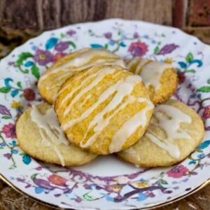 Iced lemon cookies with oat flour in the dough.