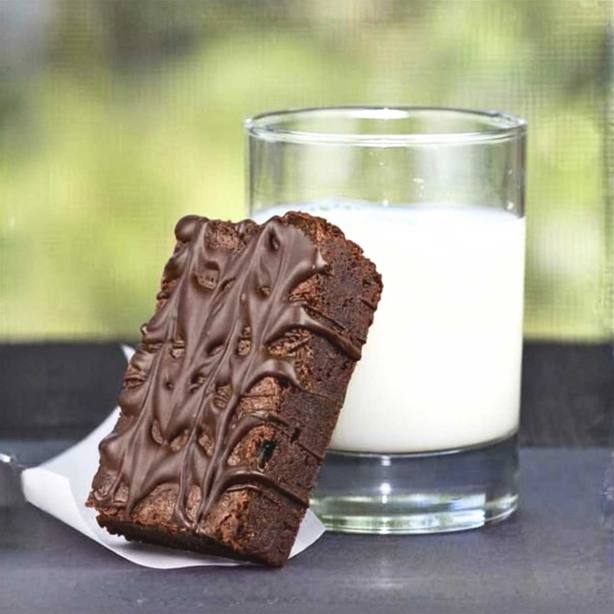 Thick fudge brownie made in one saucepan served with a glass of milk.