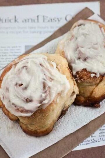 A quick recipe for cinnamon rolls without yeast.