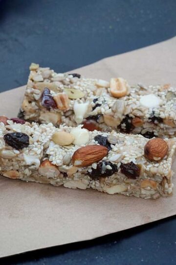Sesame Seeds Bars aka Bulk Bin Bars are homemade bars similar to Strong Bars but with honey.