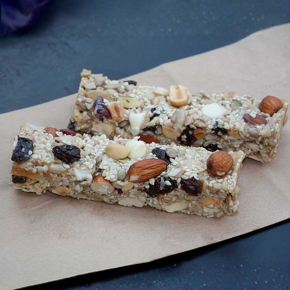 Sesame Seeds Bars aka Bulk Bin Bars are homemade bars similar to Strong Bars but with honey.