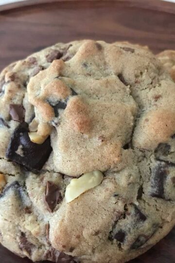 Giant Whole Wheat Chocolate Chip Cookiess