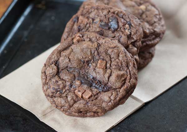 jumbo powdered sugar chocolate cookies