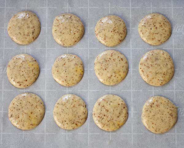 almond meal vanilla macarons