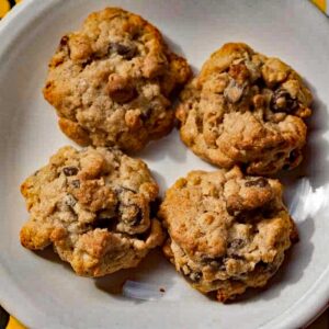 Vintage recipe for breakfast cookies made with Cheerios, peanut butter and oats.