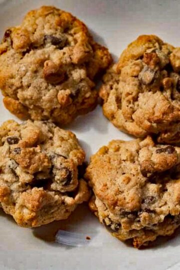 Vintage recipe for breakfast cookies made with Cheerios, peanut butter and oats.