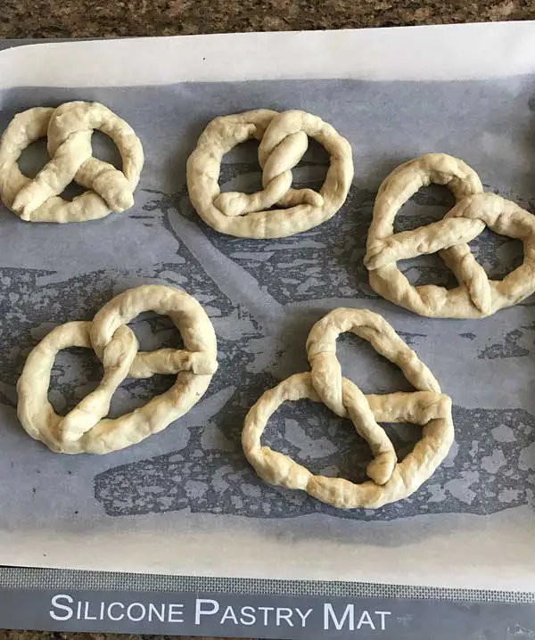 homemade soft pumpkernickel pretzels