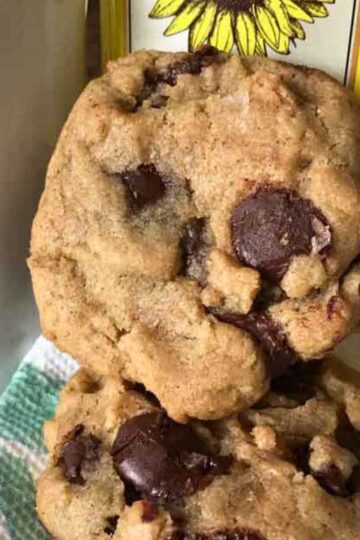 Ovenly's Secretly Vegan Chocolate Chip Cookies recipe made with sunflower oil.