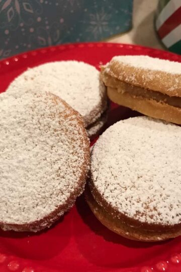 Alfajores filled with dulce de leche made in the Instant Pot.