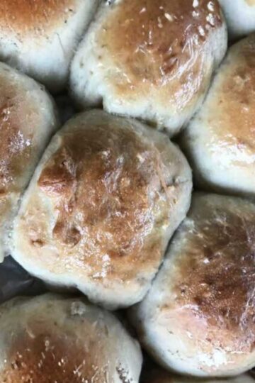 Quick oatmeal dinner rolls recipe with fast rising yeast.
